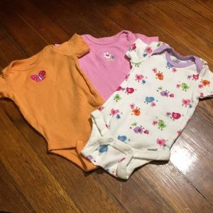 Bundle, 3 onesies!